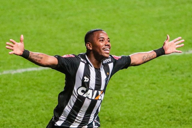 Com dois de Robinho, Galo vence o Coritiba 1 Robinho decidiu o jogo em Belo Horizonte Foto: Antildes Bicalho/Photopress/Estadão Conteúdo