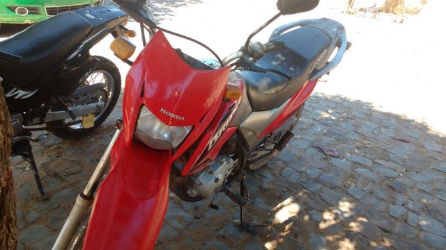 Policia Militar recupera motocicleta furtada em Ipiranga do Piauí 1 moto4