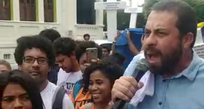 Ex-Candidato a presidente do Brasil Guilherme Boulos participa de ato com professores em greve da Uespi 1 boulos1