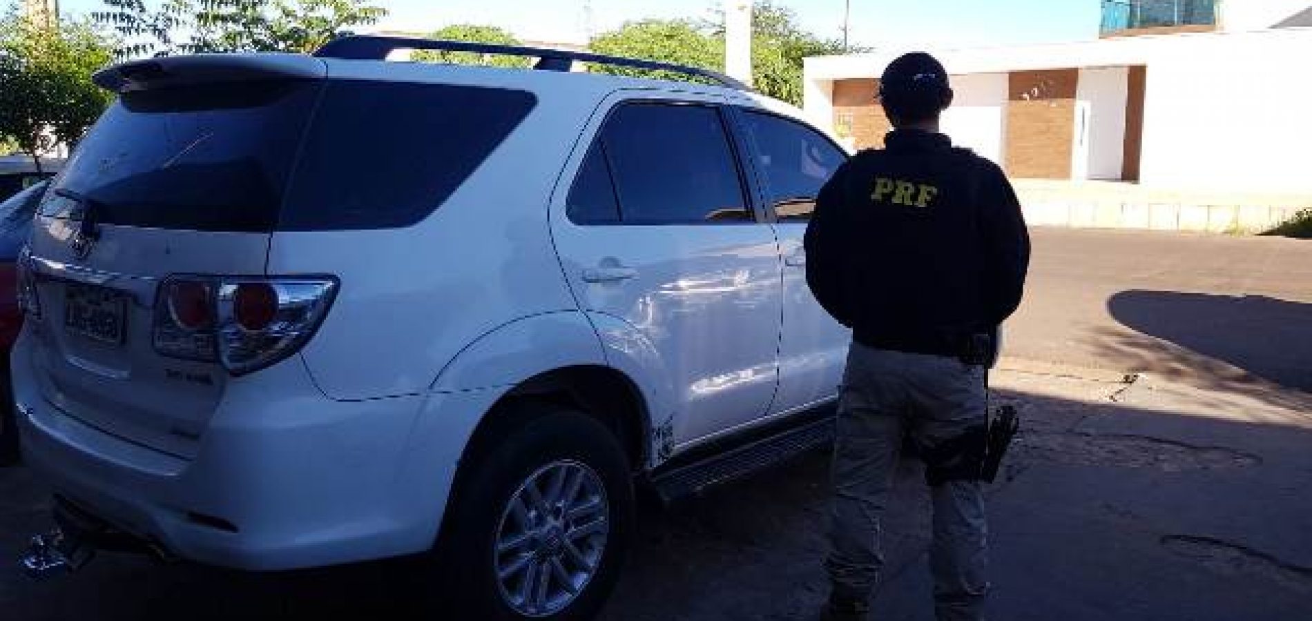 PRF apreende veículo de luxo adulterado 1 Carro de luxo Picos