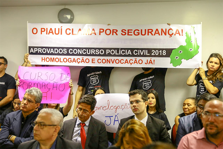 Aprovados em concurso da Polícia Civil do Piauí protestam por convocação 2 segurança