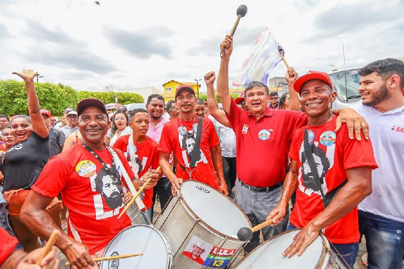 Wellington Dias e Rafael Fonteles participam de caminhada em Oeiras