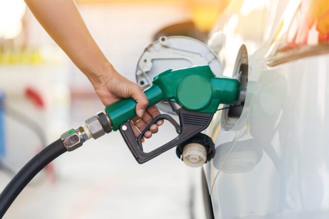Com a volta de imposto fará gasolina subir R$ 0,69 nos postos no Brasil