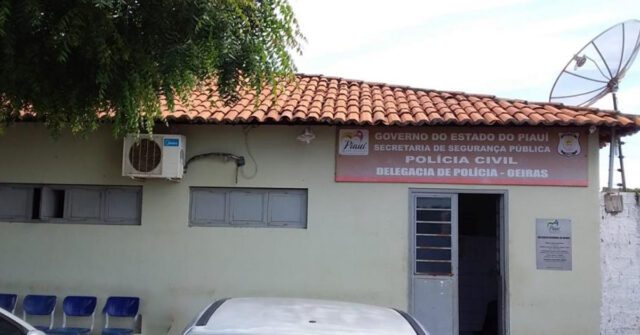 Homem surta, invade delegacia de Oeiras e tenta tomar arma de agente