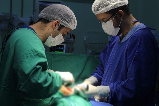 Cirurgia de reconstrução do trânsito intestinal é realizada no Hospital Regional de Oeiras