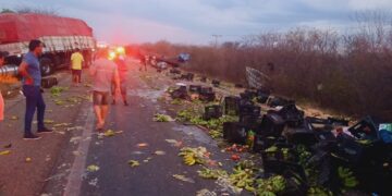 Colisão entre três veículos na BR-407 em Jaicós - ( Foto: PRF-PI)