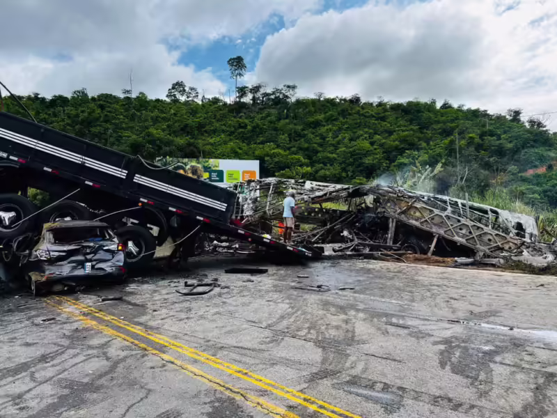 Acidente na BR-116 em MG deixa 22 mortos (Foto: Corpo de Bombeiros)