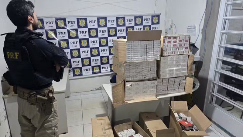 PRF apreende 4.780 maços de cigarro — Foto: Divulgação: Polícia Rodoviária Federal