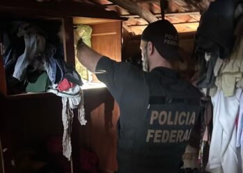 Operação mira suspeito de coagir adolescente a gravar atos de violência sexual — Foto: Divulgação/PF