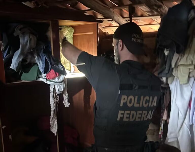 Operação mira suspeito de coagir adolescente a gravar atos de violência sexual — Foto: Divulgação/PF