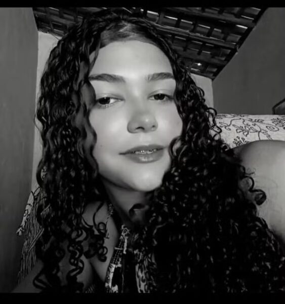 Ismaelda Silva, de 15 anos, foi morta com um tiro de espingarda, na tarde deste sábado (26) no Piauí — Foto: Reprodução
