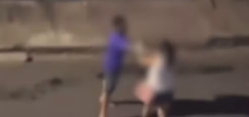 Homem é preso em flagrante suspeito de agredir companheira no meio da rua em Floriano — Foto: Reprodução/TV Clube
