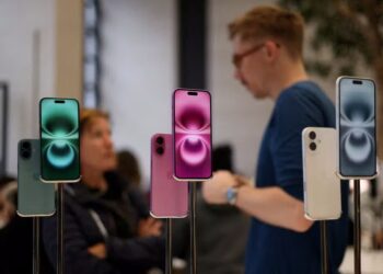 Apple deve lançar iPhone 17 mais fino e caro em evento nesta terça