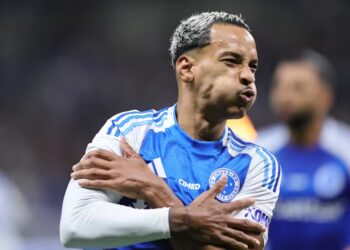 Cruzeiro ganha fôlego na disputa pelo título após tropeços de Flamengo e Palmeiras