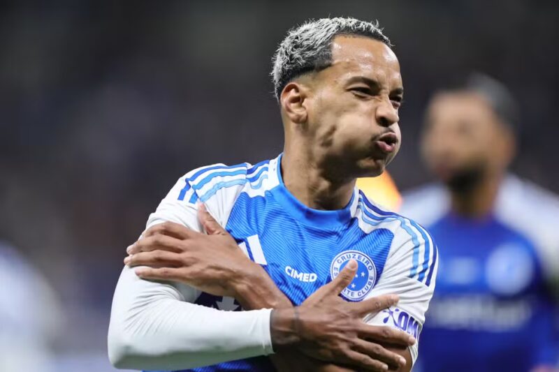 Cruzeiro ganha fôlego na disputa pelo título após tropeços de Flamengo e Palmeiras