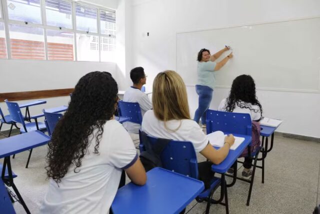 Alunos em sala de aula na rede pública de ensino — Foto: Euzivaldo Queiroz/Seduc