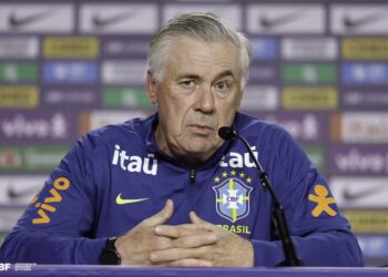 Carlo Ancelotti em entrevista coletiva antes do duelo contra o Chile — Foto: Rafael Ribeiro/CBF