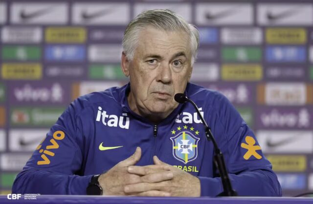 Carlo Ancelotti em entrevista coletiva antes do duelo contra o Chile — Foto: Rafael Ribeiro/CBF