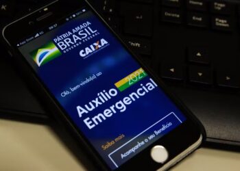 Aplicativo para ter acesso ao auxílio emergencial, vigente entre 2020 e 2021, durante a pandemia de Covid-19 — Foto: Marcello Casal jr/Agência Brasil