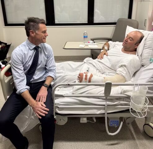 Homem que desarmou suspeitos de ataque na Austrália aparece em foto. — Foto: Reprodução/Redes Sociais