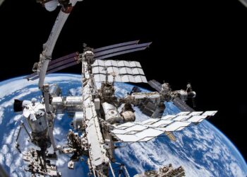 Vista da Estação Espacial Internacional com a Terra a 426 quilômetros abaixo NASA via CNN Internacional