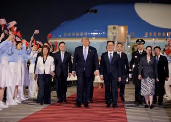 Trump chega à China para encontro com Xi Jinping e foco em acordos comerciais 1 2026 05 13t121447z 1335180811 rc2c8laq4f0c rtrmadp 3 china usa trump arrival