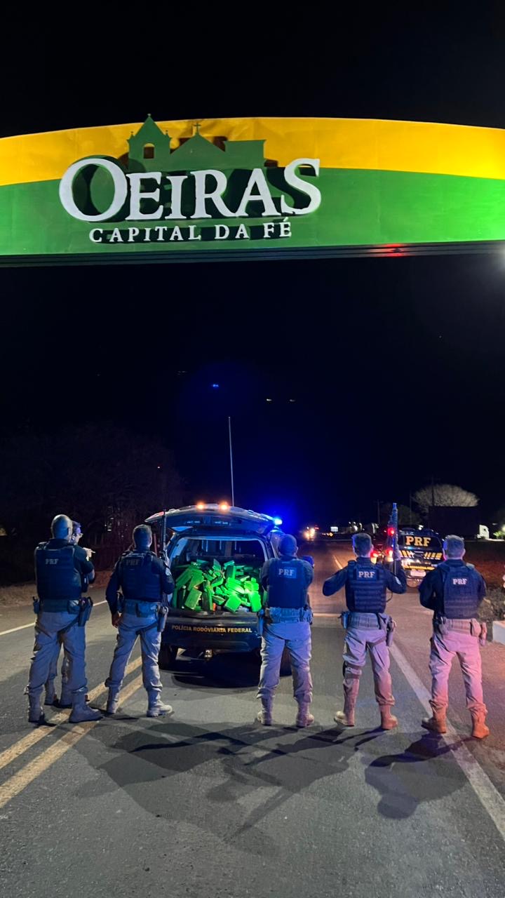 PRF apreende 450 kg de drogas em carreta vinda de Goiás para Oeiras 2 37c352bf a3fb 454e 969b 4e3c2ec32237