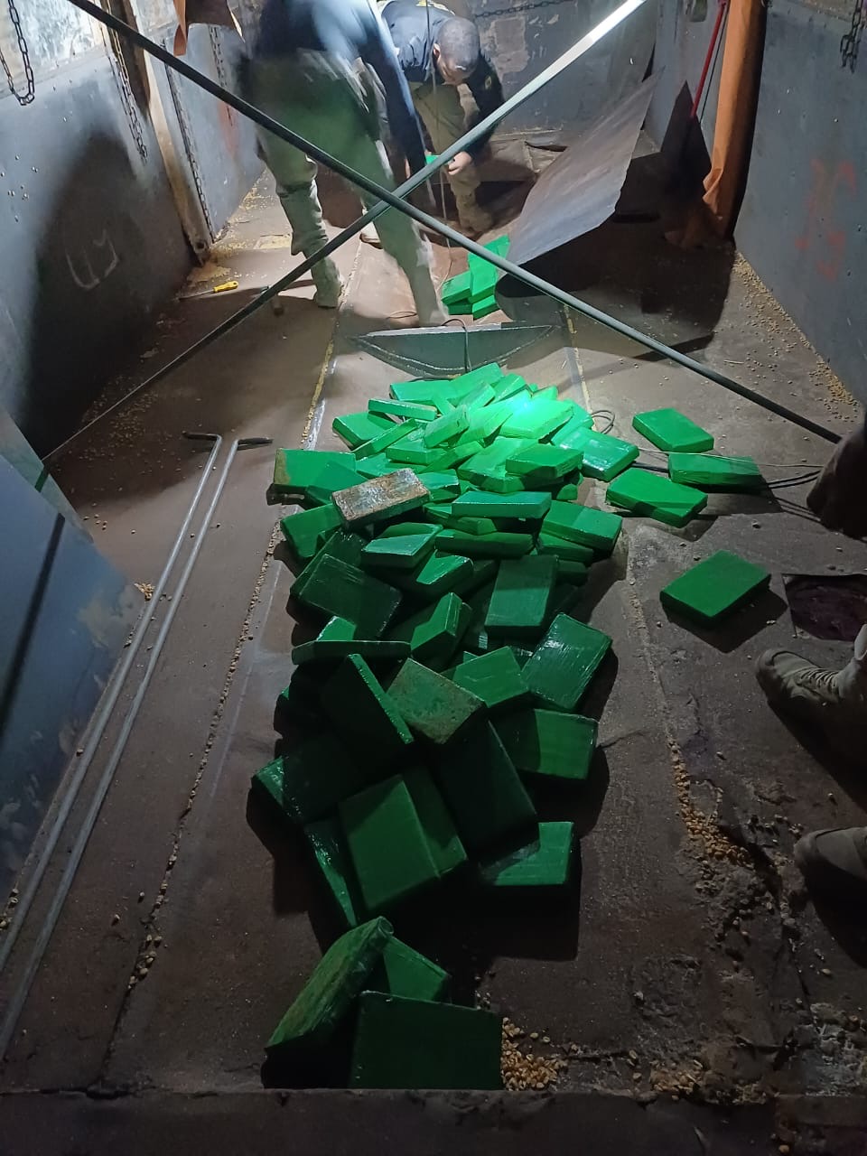 PRF apreende 450 kg de drogas em carreta vinda de Goiás para Oeiras 1 d8c413b2 b7a6 4a7c 94fd da63dea88608