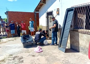 homem e executado a tiros na porta de casa e outro fica feri.jpeg.1200x0 q95 crop