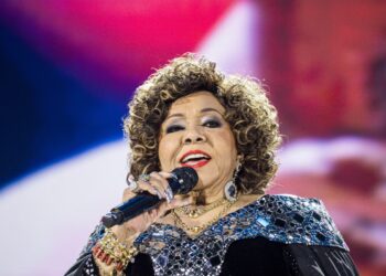 Alcione sofre queda no palco durante show em São Luís e tranquiliza fãs 7 4EU2HQATIFABBMPLVSRBWIJPOA