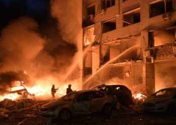 Rússia bombardeia Kiev após alerta de Zelensky e deixa 12 mortos 7 ap26187080827017