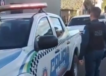 mae presa agressao filha